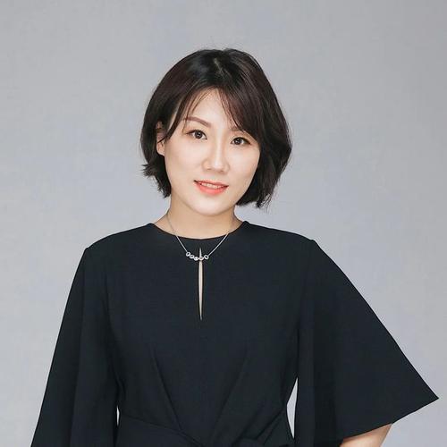 {“title”: “技术总监与首席科学家 蚂蚁链OpenLab与蚁家科技的创新引领”， “content”: “\n在区块链技术快速演进的今天，蚂蚁链OpenLab作为蚂蚁集团旗下的开放研究平台，始终致力于推动区块链核心技术突破与产业应用落地。技术总监与首席科学家在OpenLab中扮演着至关重要的角色，他们不仅是技术战略的制定者，更是前沿研究的引领者。技术总监负责统筹研发方向、团队管理与工程化落地，确保实验室成果能够高效转化为可规模化应用的系统；而首席科学家则聚焦于密码学、共识算法、隐私计算、跨链互操作